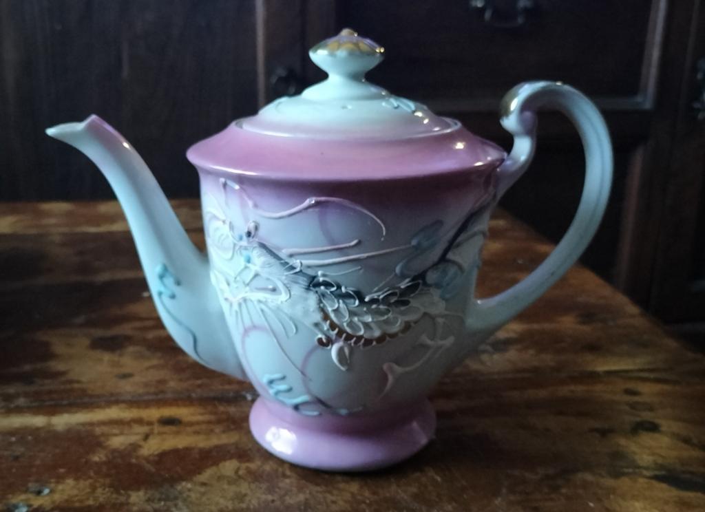 Antiek Chinees theeservies met draken reliëf en geisha, Ophalen