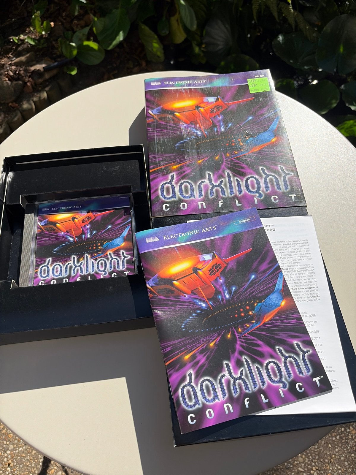 Darklight Conflict PC CD-ROM - Electronic Arts, Spelcomputers en Games, Games | Pc, 1 speler, Ophalen of Verzenden, Zo goed als nieuw