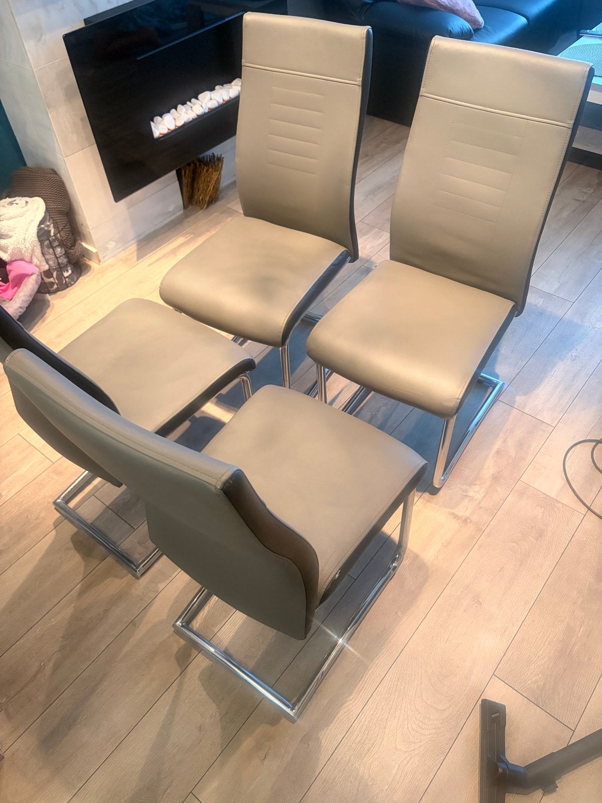 Set van 4 gebruikte eetkamerstoelen - grijs/zwart, Ophalen, Kunststof, Gebruikt, Vier