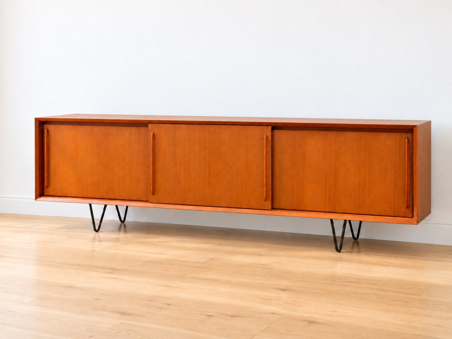 Modern teak dressoir met vintage design, Vintage, Ophalen of Verzenden, Zo goed als nieuw, 200 cm of meer