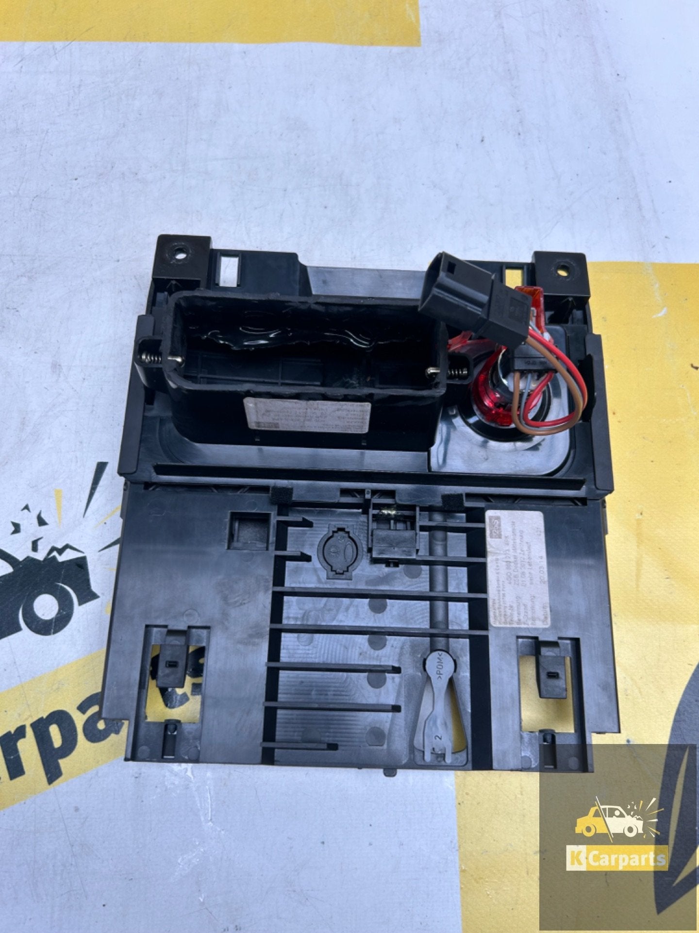 Audi A6 A7 4G Middenconsole Asbak 4G0863273, Info@fabrikant.eu, Fabrikantstraat 1
1000 AA  Amsterdam, NL, Fabrikant BV, Gebruikt