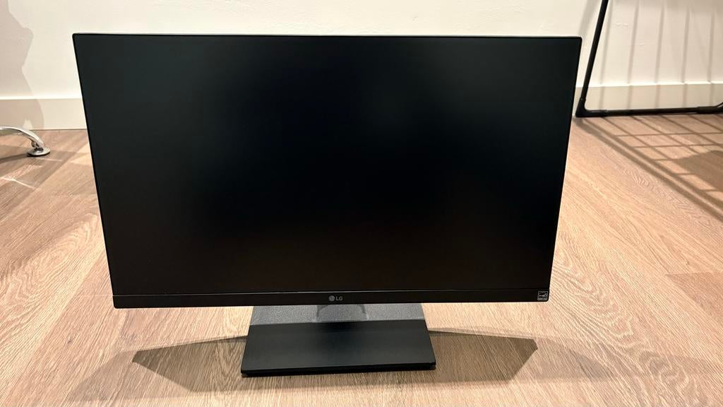 LG Monitor 24BL650C - Full HD  Scherm, Zo goed als nieuw, HDMI, IPS, Kantelbaar, Full HD