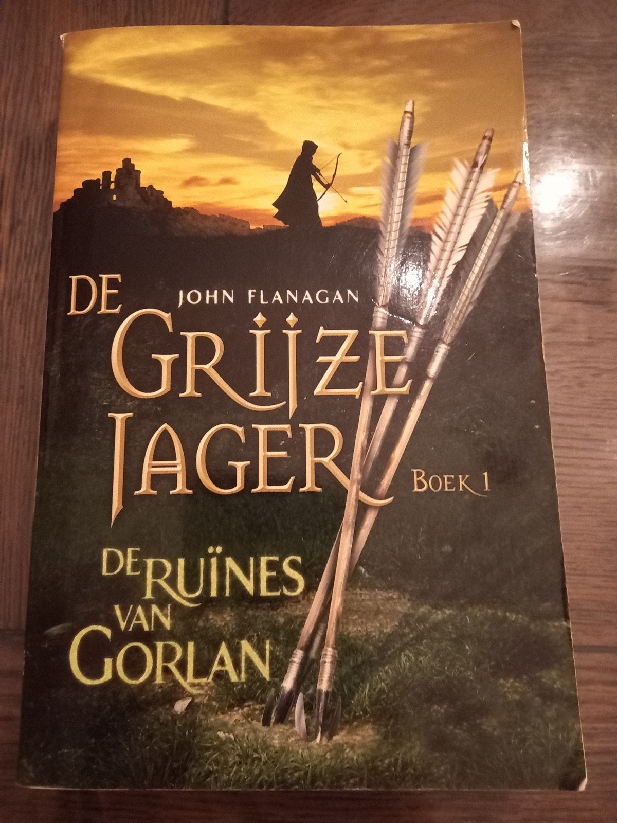 John Flanagan - De ruïnes van Gorlan 4, Ophalen of Verzenden, Zo goed als nieuw, John Flanagan