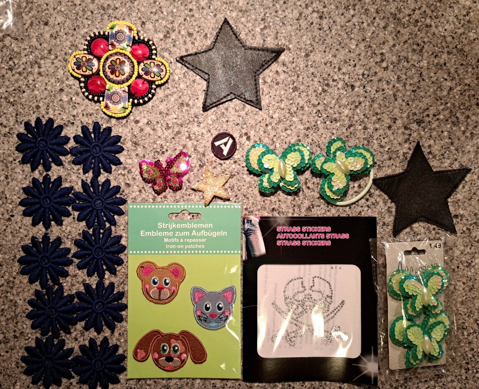 Lotje met 23 opnaai patches kleding versiersels opstrijk, Ophalen of Verzenden, Nieuw
