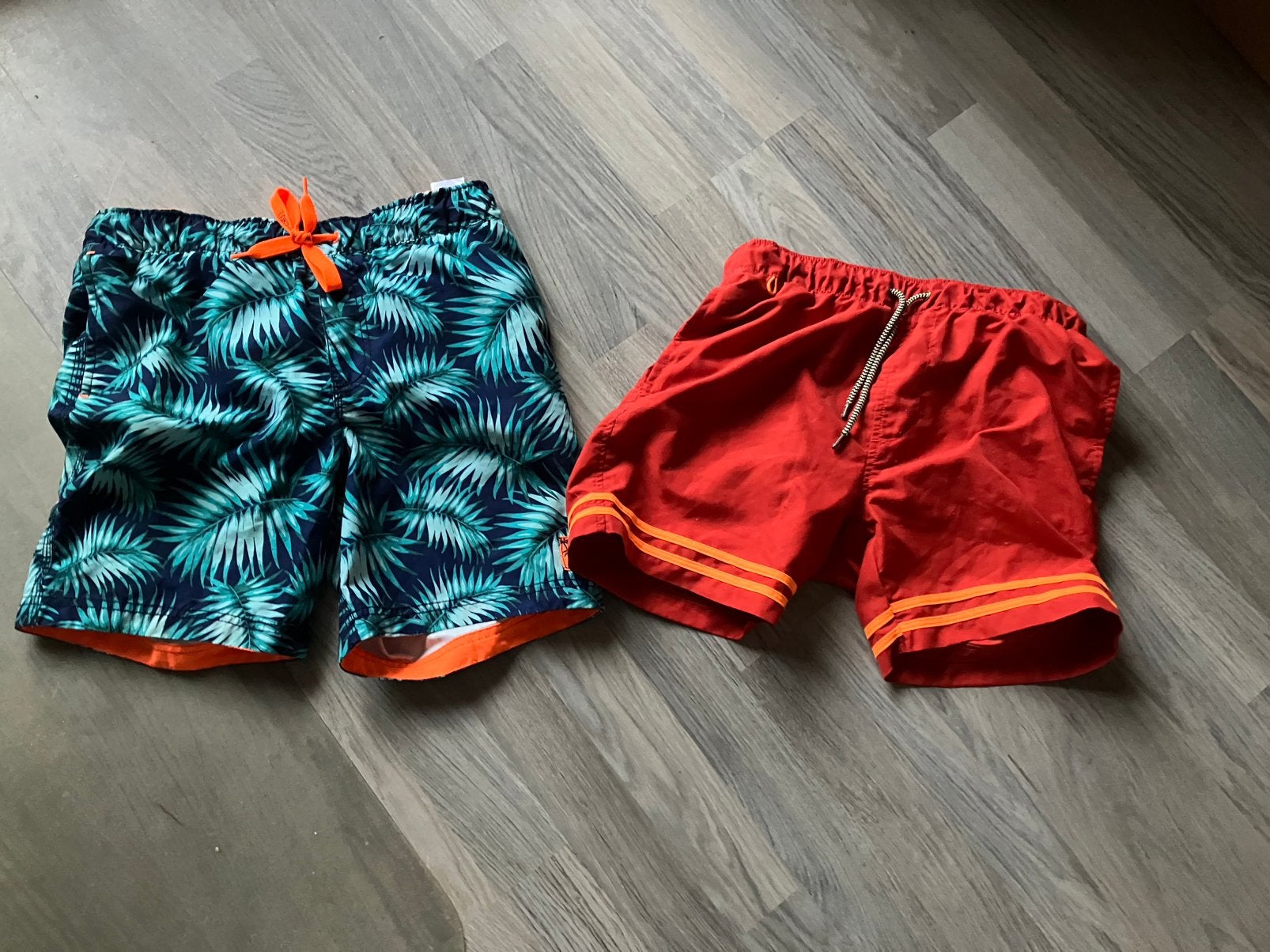 2 bijna nieuwe korte broeken mt 158 WE en Scotch &Soda, Ophalen of Verzenden