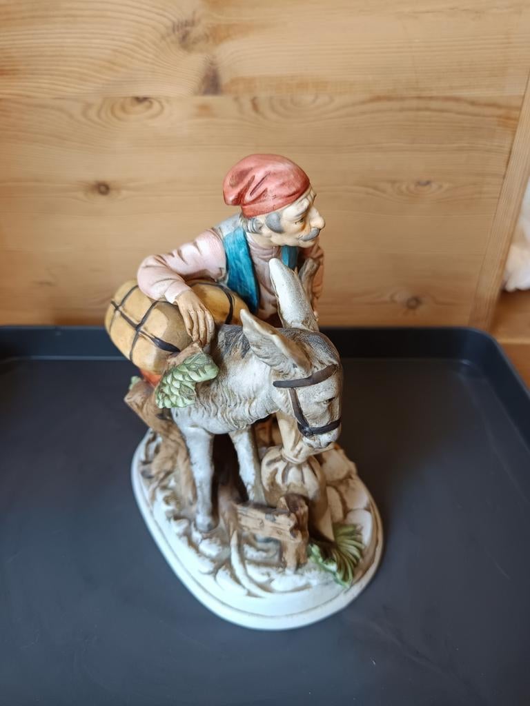 Vintage beeldje man met ezel, mat porselein, Ophalen of Verzenden, 20 - 50 cm, Steen of Keramiek, Scène