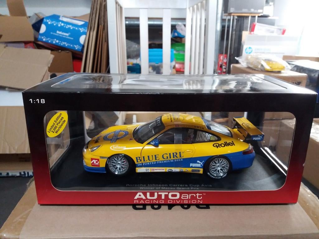 Autoart 1/18 Porsche Infineon Carrera Cup Asia Winner, Hobby en Vrije tijd, Modelauto's | 1:18, Ophalen of Verzenden, Zo goed als nieuw