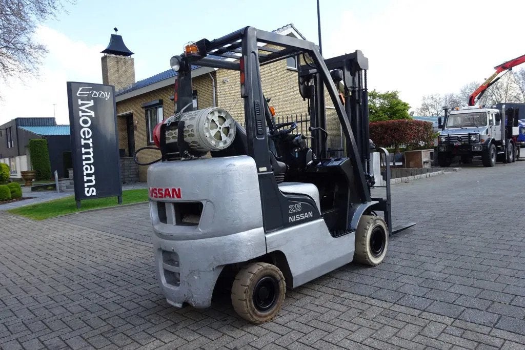 Nissan 2.5 Heftruck (bj 2006), Zakelijke goederen, Machines en Bouw | Heftrucks en Intern transport, 2000 tot 3000 kg, LPG, Heftruck