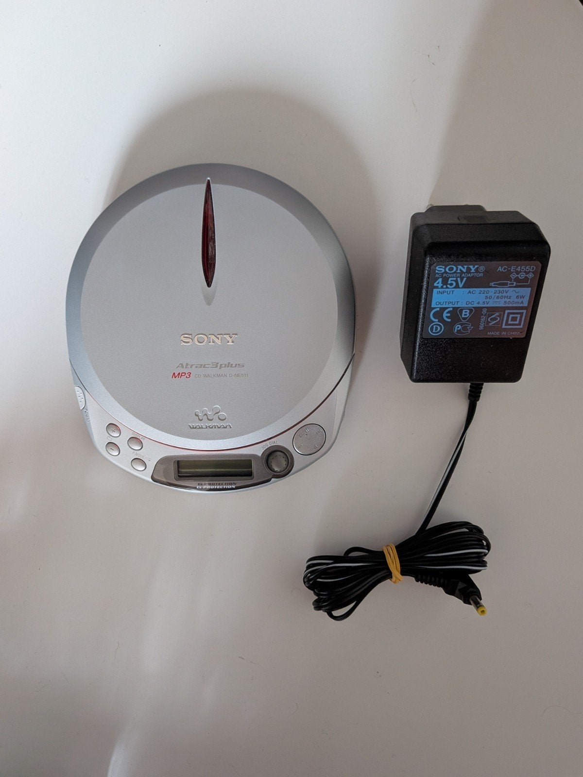 Sony Discman D-NE511 met originele adapter, Ophalen of Verzenden, Discman