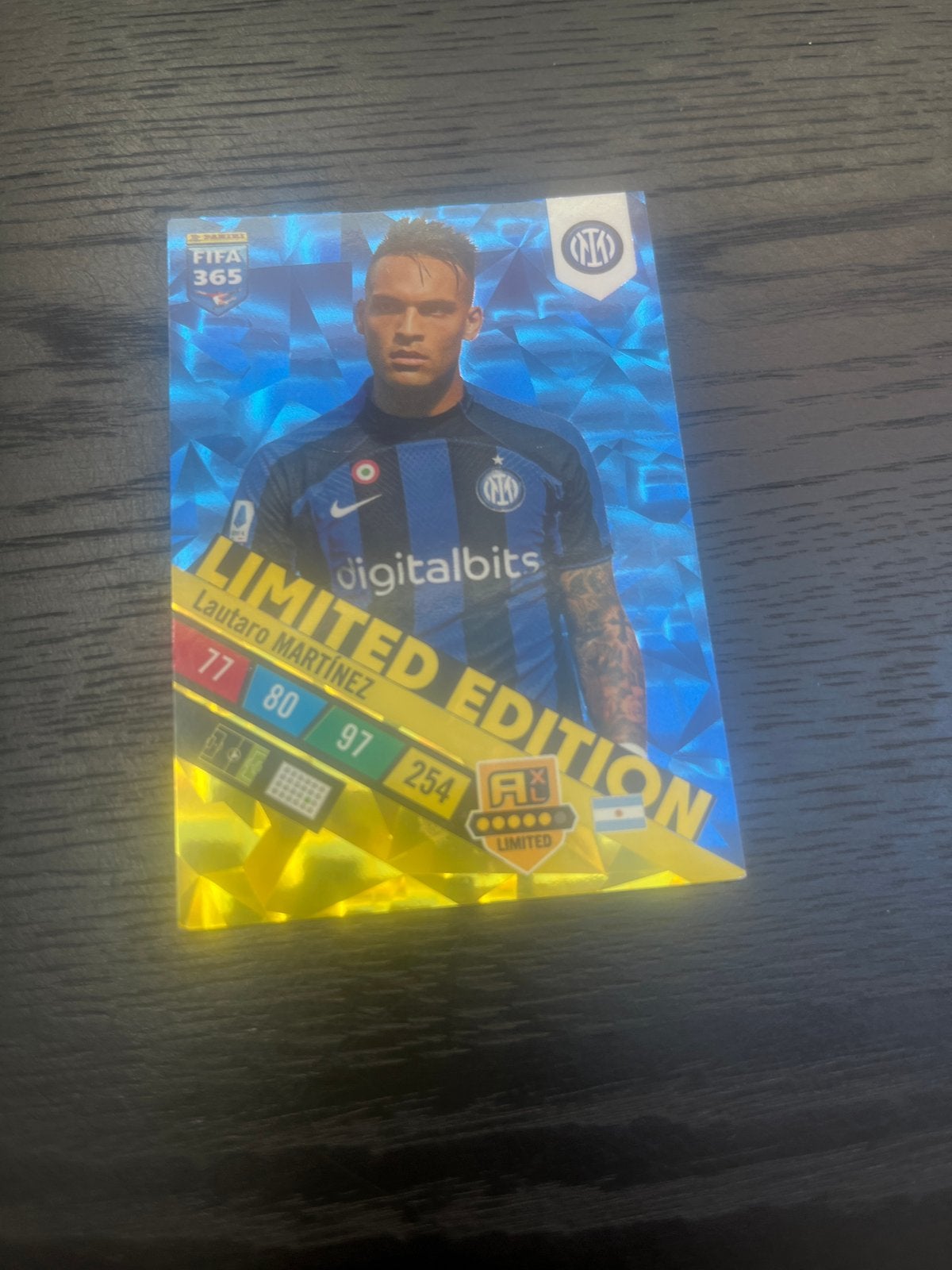 FIFA 365 Adrenalyn XL Limited Edition Lautaro Martínez, Ophalen of Verzenden, Zo goed als nieuw, Buitenlandse clubs, Spelerskaart