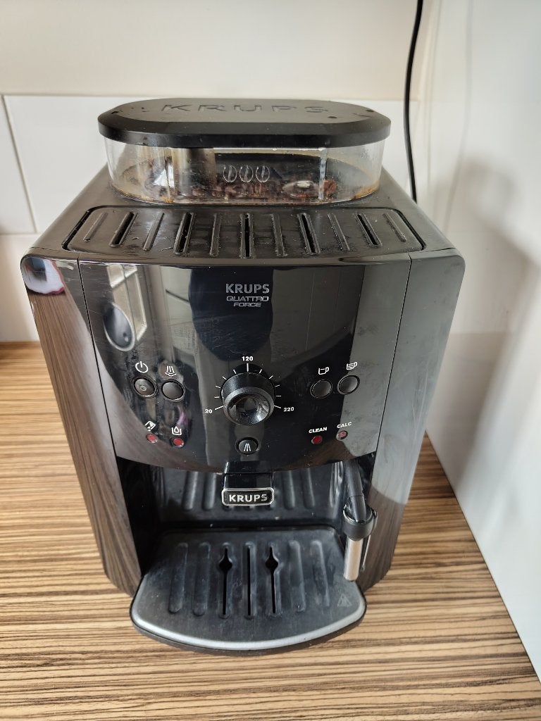 Krups Quattro Force volautomaat koffiemachine, Gebruikt, Koffiemachine, 4 tot 10 kopjes, Afneembaar waterreservoir