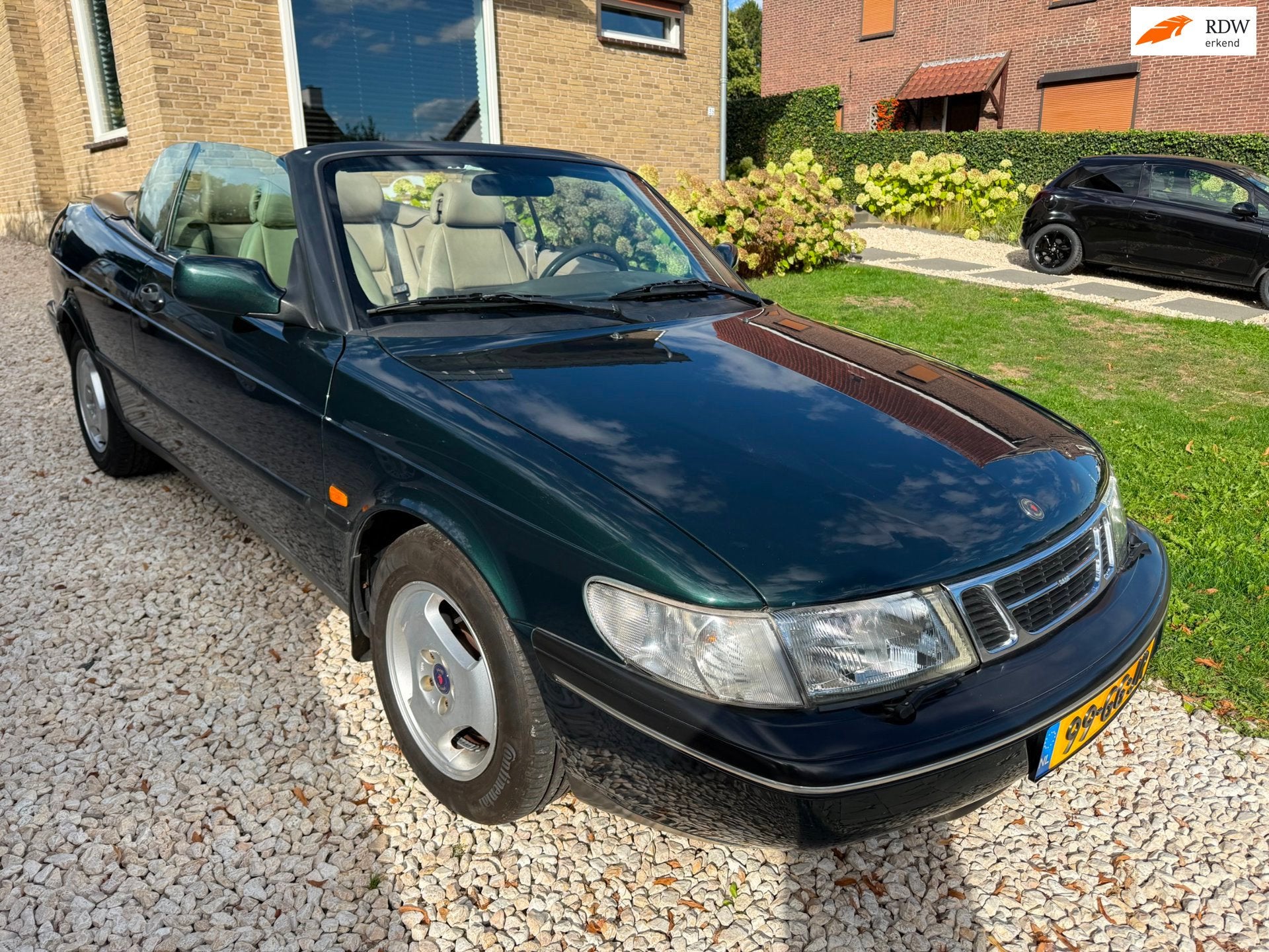 Saab 900 Cabrio 2.0 S Classic APK 09-2028., Auto's, Saab, Gebruikt, Beige, Cabriolet, 4 stoelen