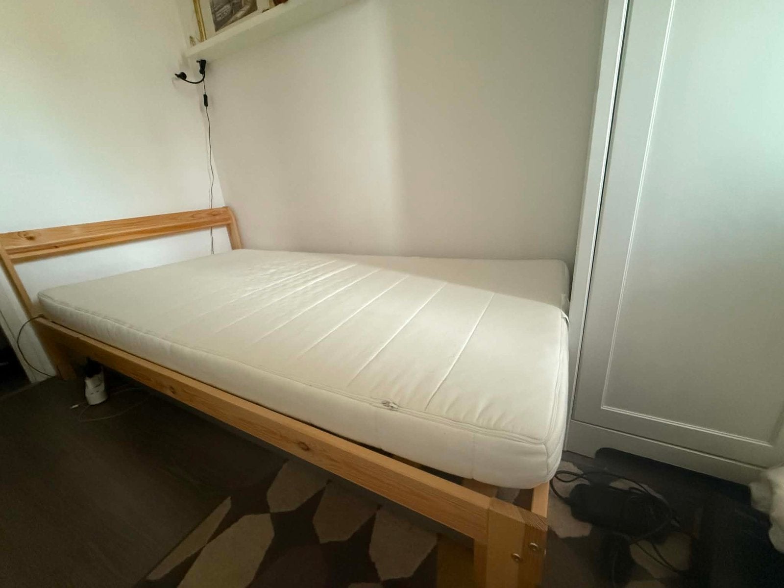 Bed & mattress ikea and desk ikea, Ophalen, Eenpersoons, Wit, Zo goed als nieuw