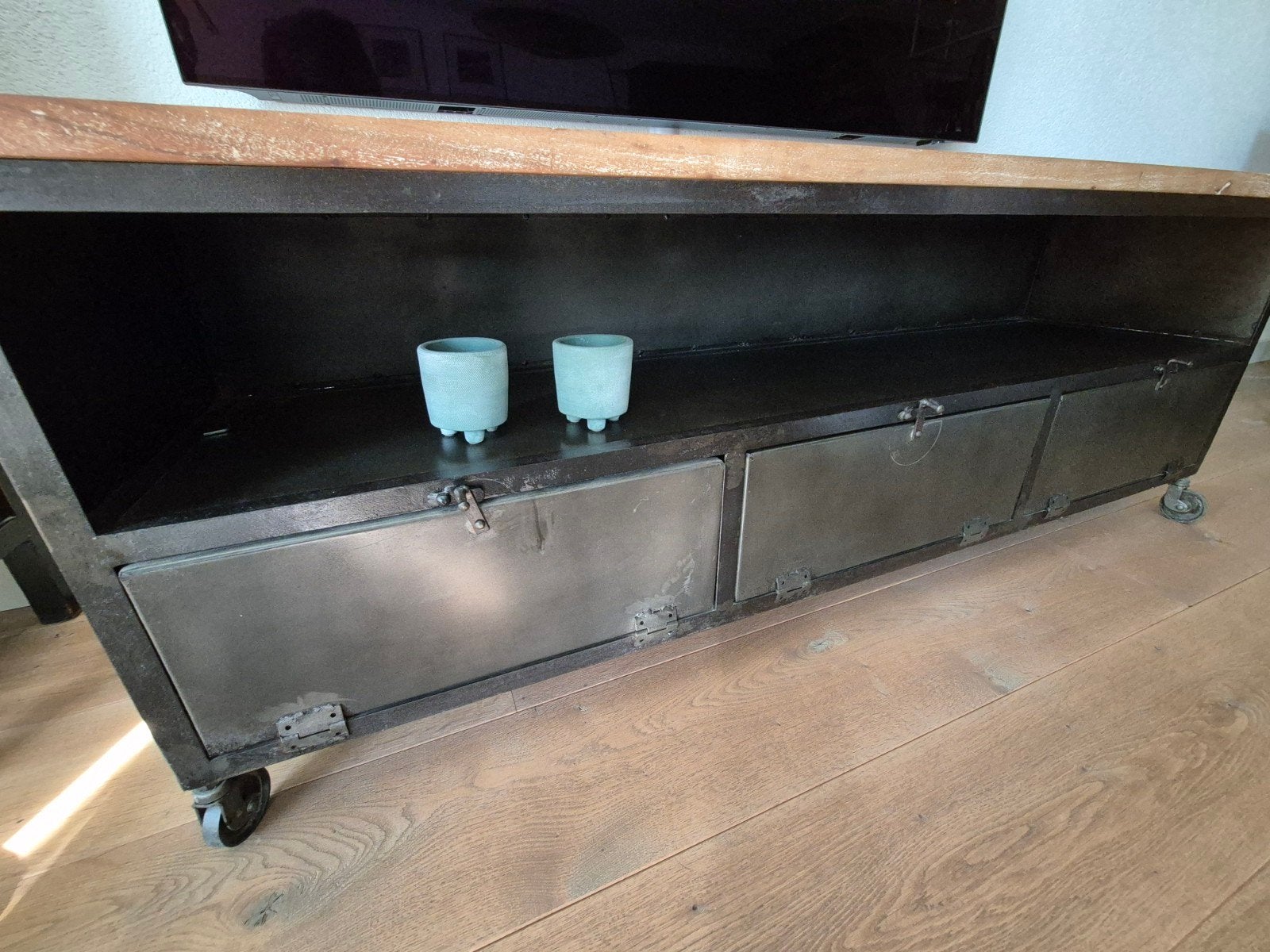 Stoer tv-meubel, Ophalen, Gebruikt, 150 tot 200 cm, Minder dan 100 cm