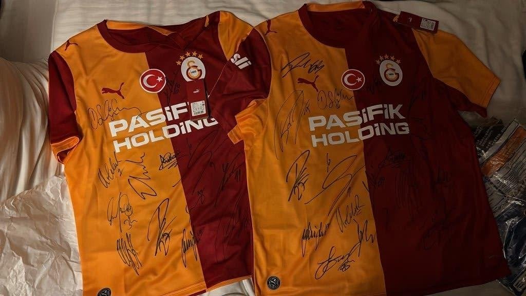 Gesigneerd Galatasaray tenue 2026-2027. Osimhen bedrukking., Maat L, Ophalen of Verzenden, Zo goed als nieuw, Shirt
