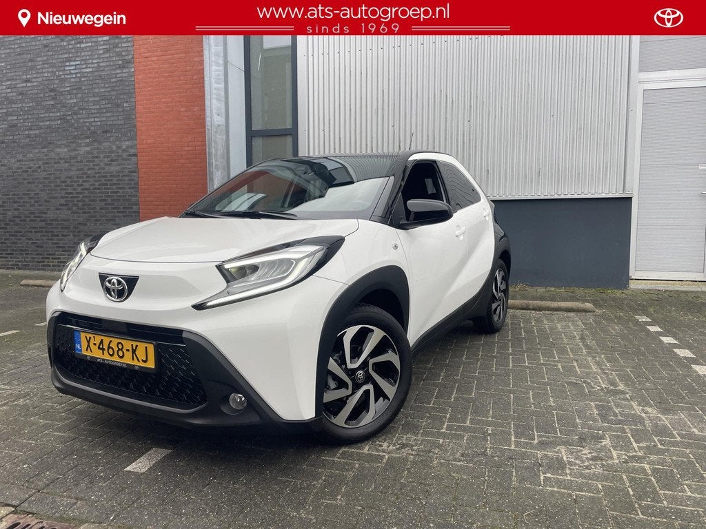 Toyota Aygo X 1.0 VVT-i MT Pulse |17.000 KM | Bitone wit/zwa, Stof, Gebruikt, 4 stoelen, Wit