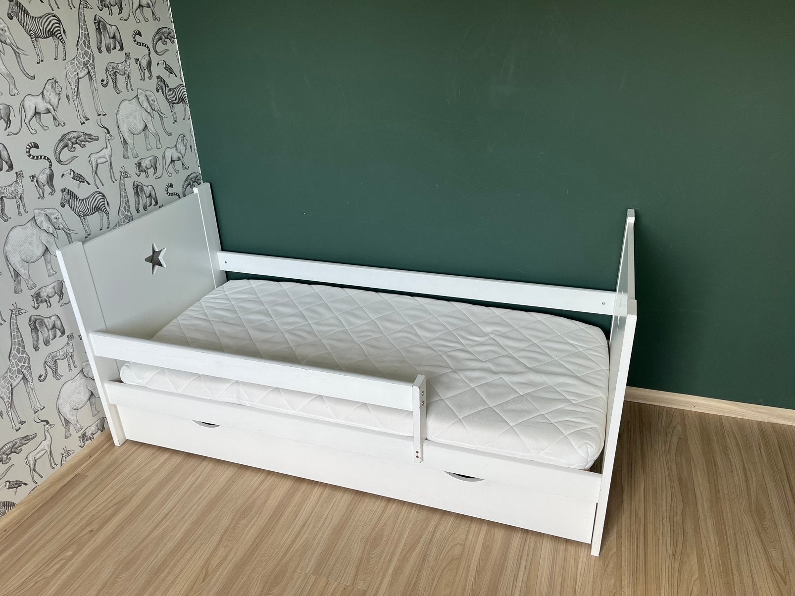 Petit amelie juniorbed met uitschuiflade en met matras, Kinderen en Baby's, Kinderkamer | Bedden, Ophalen, Gebruikt, 70 tot 85 cm