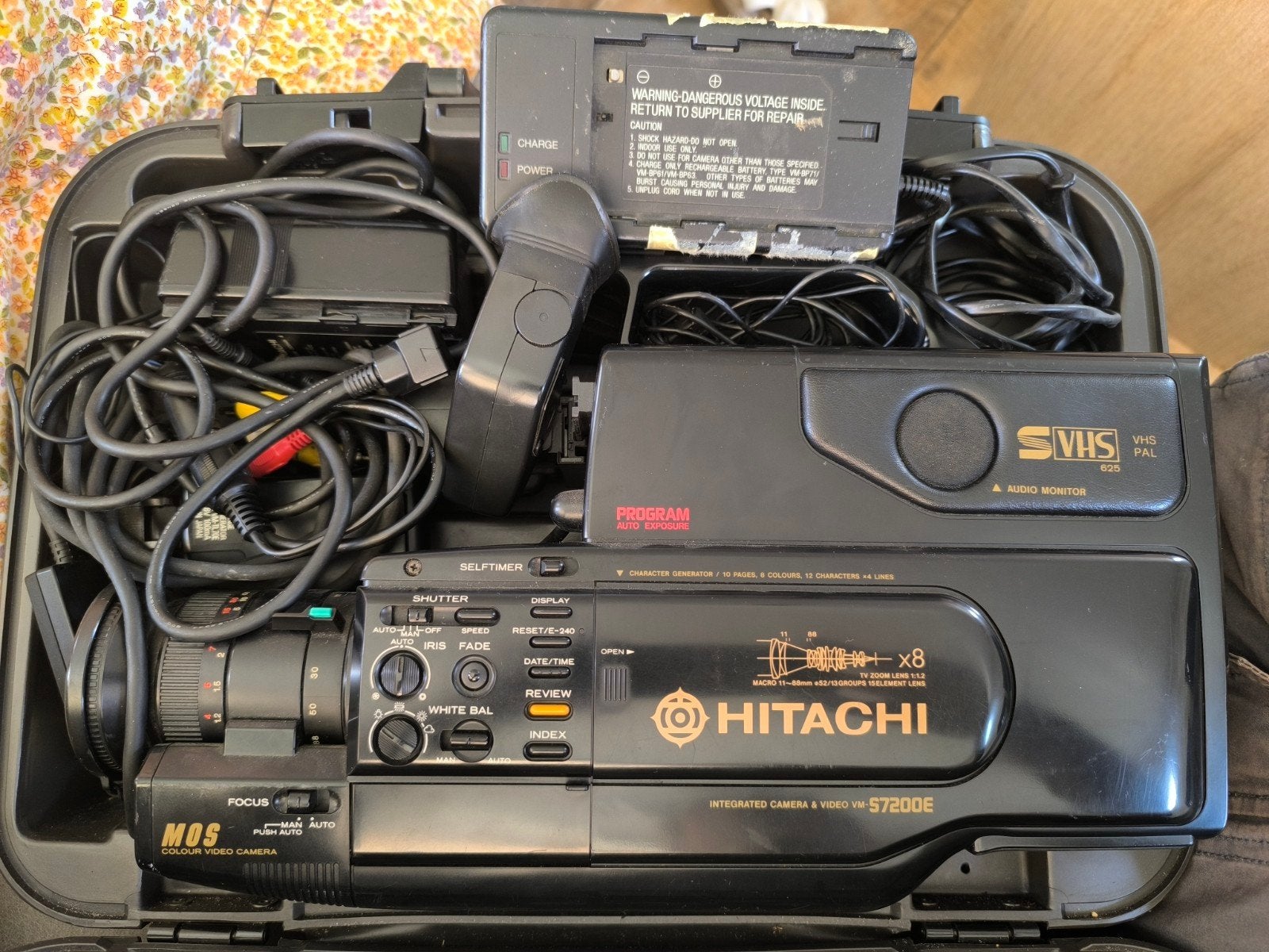 Vintage Hitachi VM-S7200E S-VHS- videocamera met accessoires, Overige merken, Mini dv, Gebruikt, 20x of meer