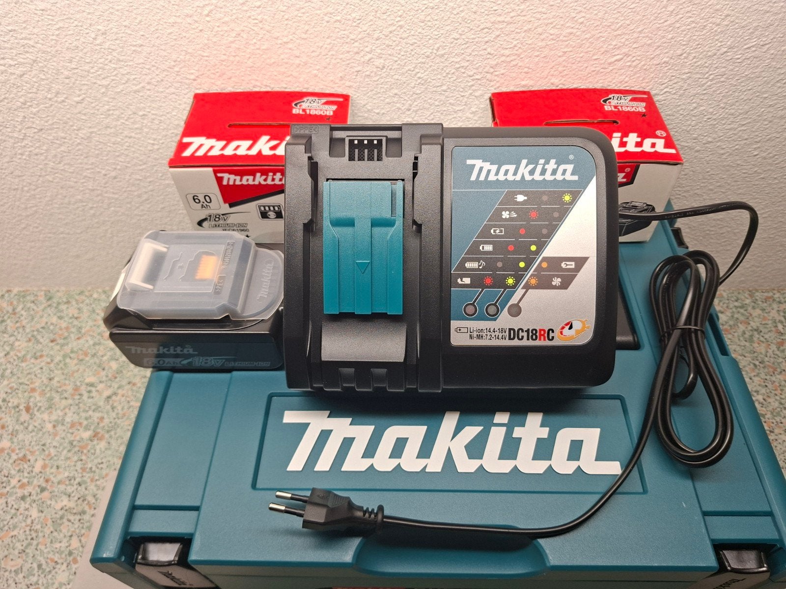 Makita Accu en Oplader Set - 2x 6.0Ah 18V BL1860B & DC18RC, Ophalen of Verzenden