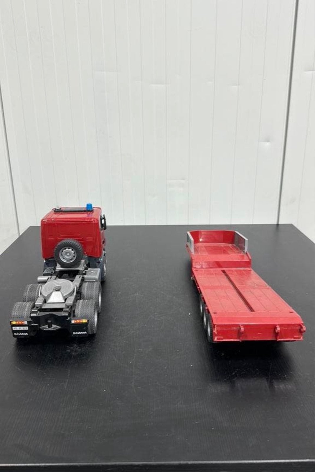 Scania vrachtwagen met dieplader speelgoedmodel, Ophalen of Verzenden, Gebruikt