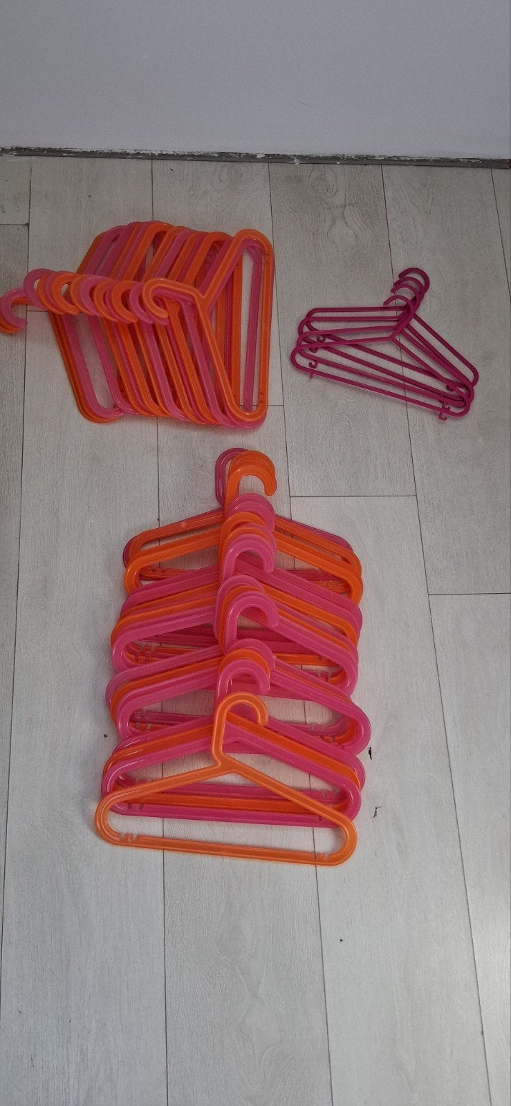 43 kinder kledinghangers (39 Ikea en 4 andere), Ophalen, Zo goed als nieuw, Kunststof, Kinderen