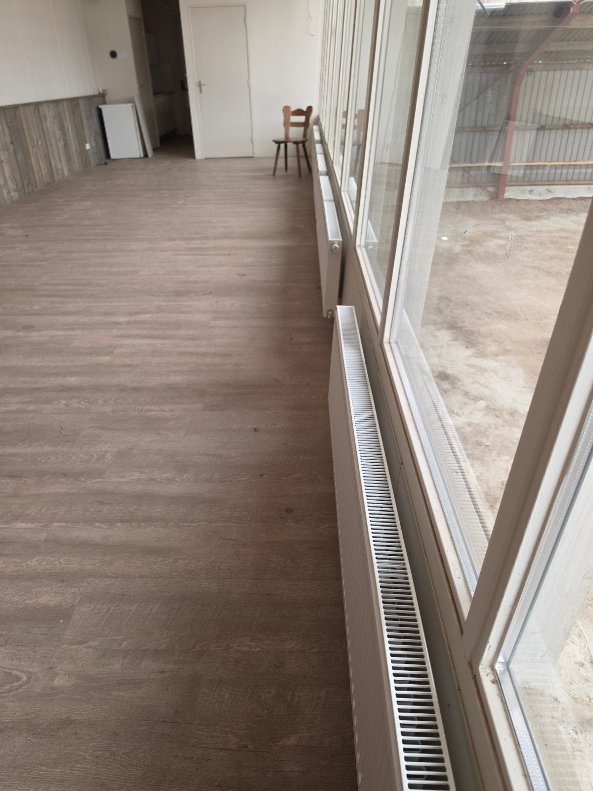 kantine unit op poten, zeer netjes, Ophalen, Zo goed als nieuw, Trap, 2 tot 4 meter