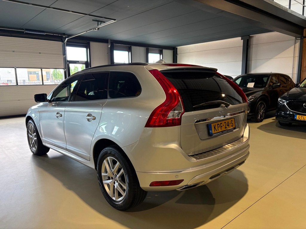 Volvo XC60 2.4 D5 momentum trekhaak adaptive cruise winterpa, Auto's, Volvo, Gebruikt, 190 pk, 2000 kg, Leder en Stof