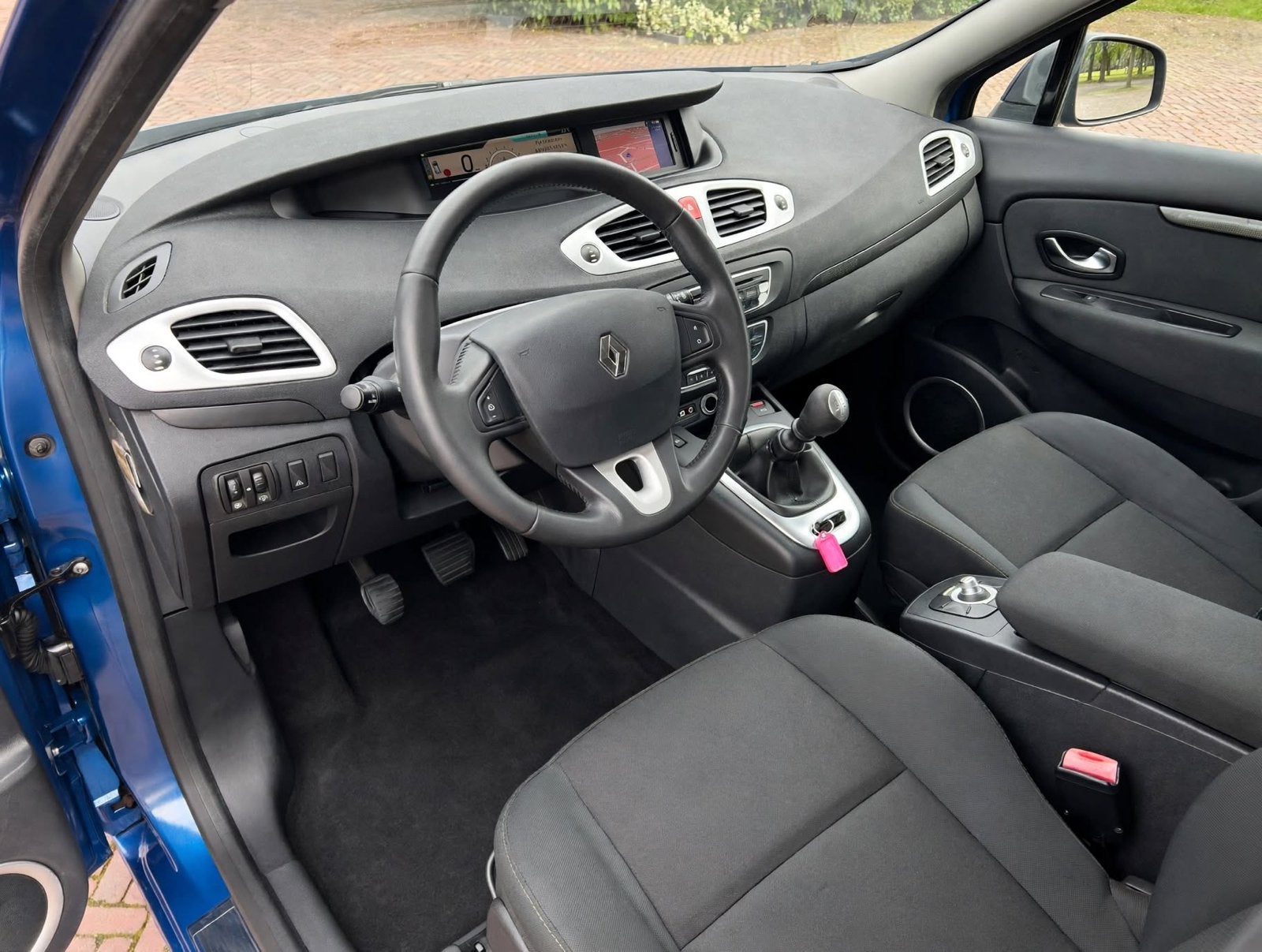 Foto 14 van Renault Grand Scenic 1.4 TCE 7P 2010 Blauw
