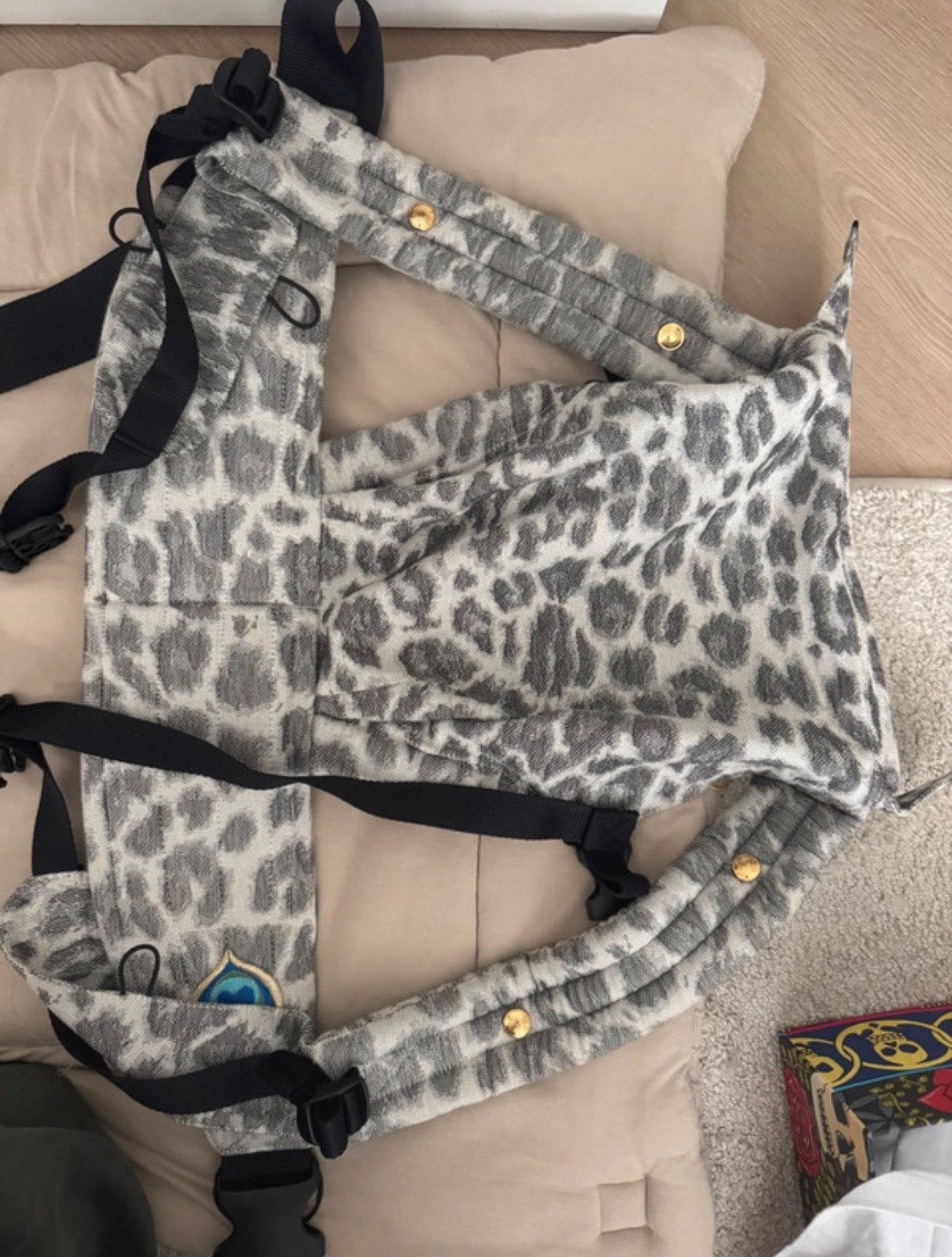 Artipoppe draagzak zeitgeist leopard panter, Kinderen en Baby's, Babydragers en Draagdoeken, Buik of Rug, Zo goed als nieuw, Draagzak