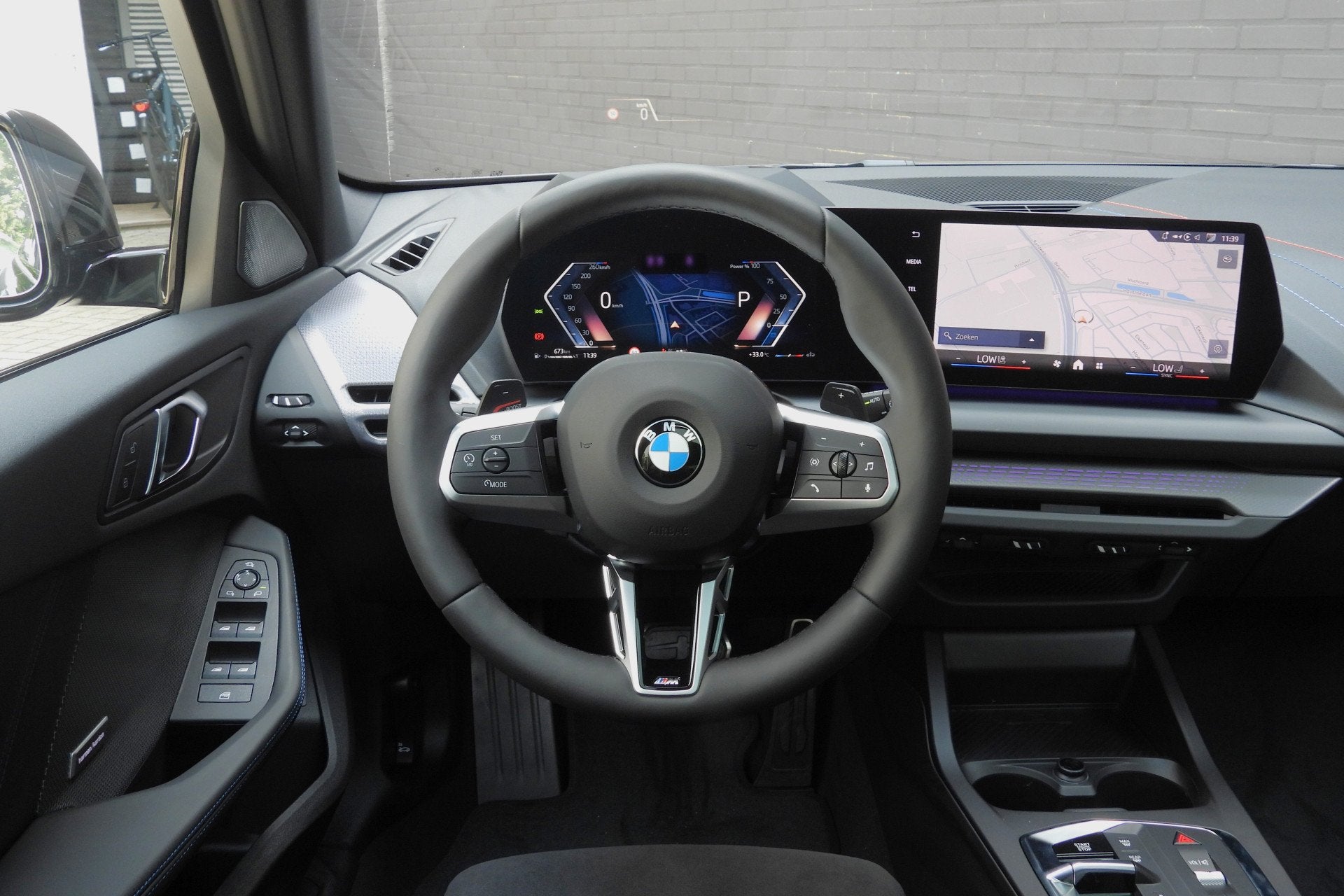 BMW 1 Serie 120 M Sport Automaat / Panoramadak / Sportstoele, Auto's, 156 pk, Met garantie (alle), Zwart, Origineel Nederlands