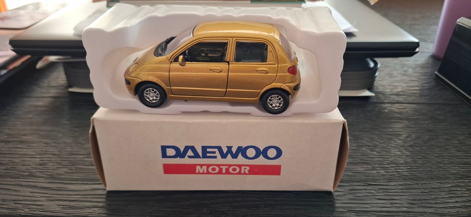 Zeer zeldzaam Daewoo Matiz schaalmodel - Goudkleurig., Ophalen of Verzenden, Zo goed als nieuw