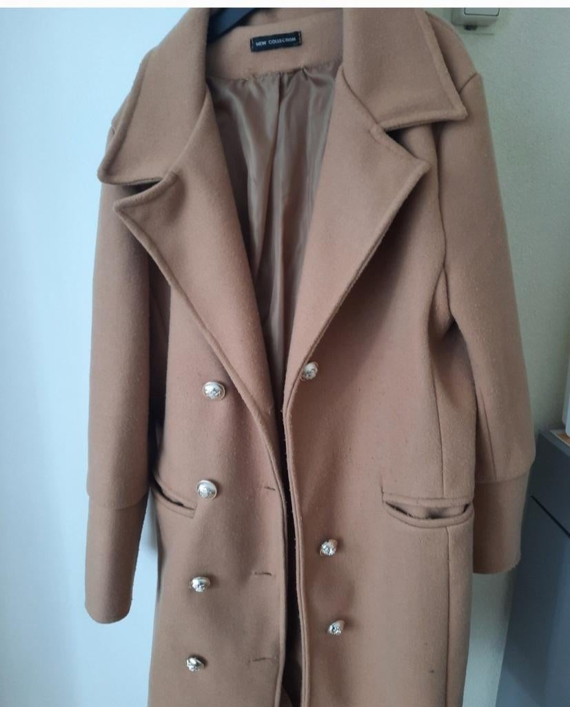 Stijlvolle Camelkleurige Jas met Gouden Knopen, Maat 38/40 (M), Beige, Ophalen of Verzenden, Zo goed als nieuw