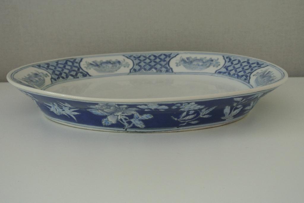 Chinese schaal met blauw-witte motieven, Antiek en Kunst, Antiek | Schalen, Ophalen of Verzenden