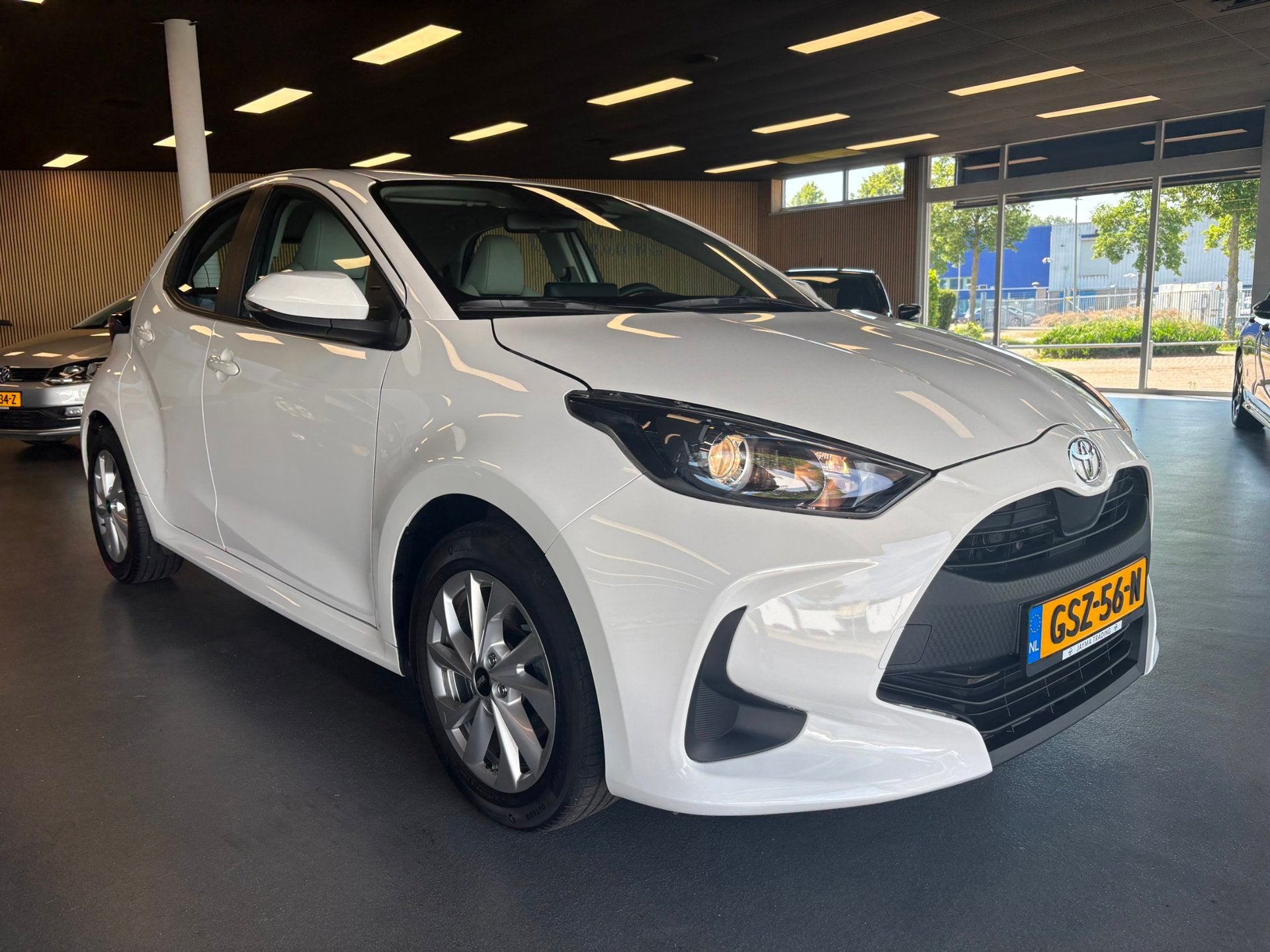 Toyota Yaris 1.5 Hybrid 115 Comfort, Auto's, Dealer onderhouden, 450 kg, Gebruikt, Euro 6