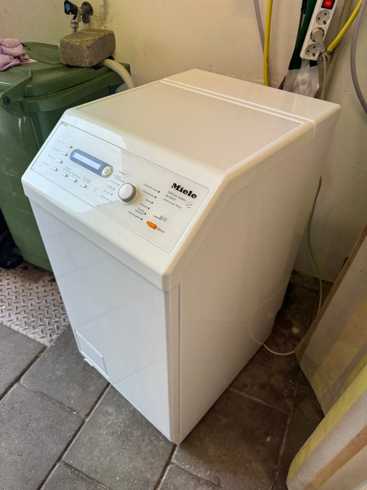 Foto 7 van Smalle Wasmachine | Miele W 695 F | Schoon | Staat Beneden