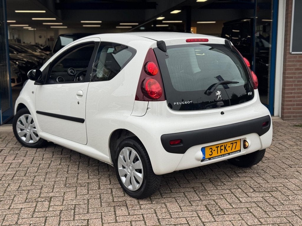 Peugeot 107 1.0 Active 2014 WIT 3drs AUT AIRCO APK NAP!, Auto's, Peugeot, Euro 5, Stof, Gebruikt, Zwart