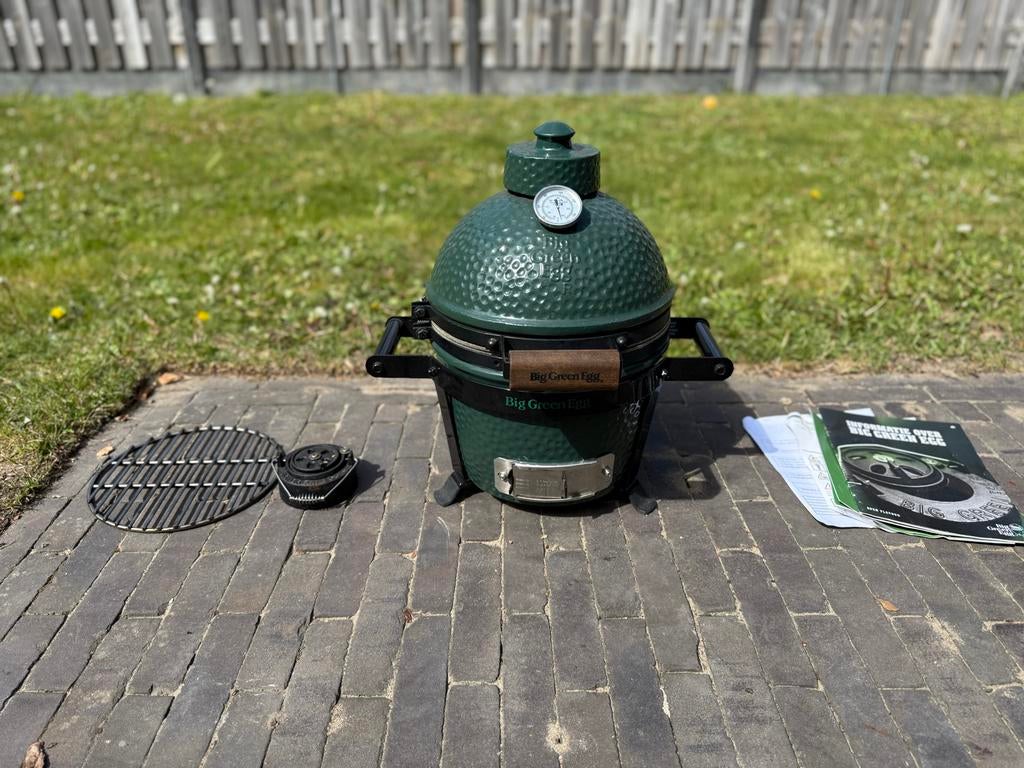 Big Green Egg Mini, Tuin en Terras, Houtskoolbarbecues, Ophalen, Zo goed als nieuw, Met accessoires