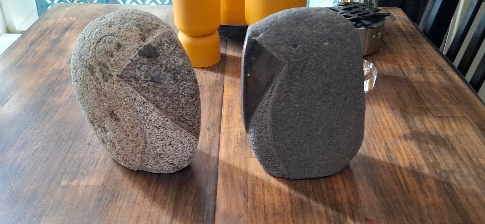 Twee zware stenen graniet vogels sculptuur 20 cm hoog alleen, Ophalen, Zo goed als nieuw, Dier