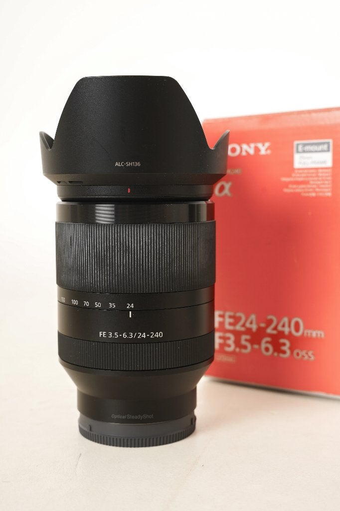 Sony FE 24-240mm f/3.5-6.3 OSS, Gebruikt, -, -, Telelens
