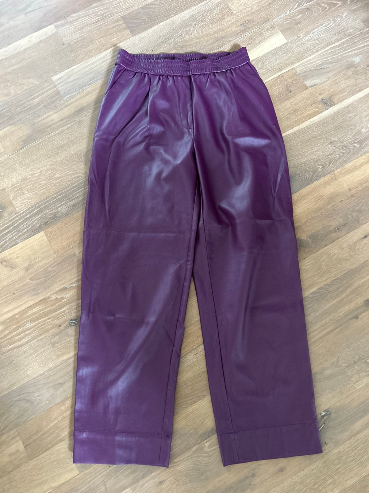 Fake leather pantalon, Maat 38/40 (M), Zwart, Ophalen of Verzenden, Zo goed als nieuw