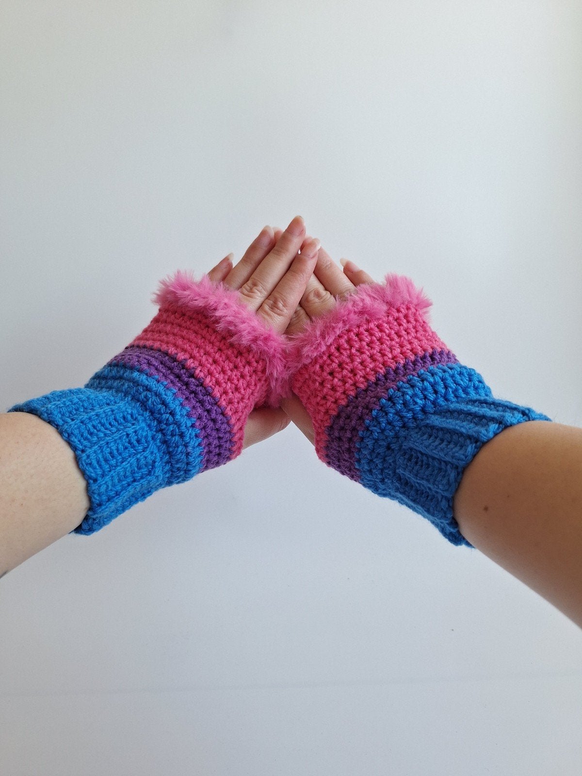 Gehaakte handschoenen biseksuele Pride vlag, Ophalen of Verzenden, Nieuw, Handschoenen