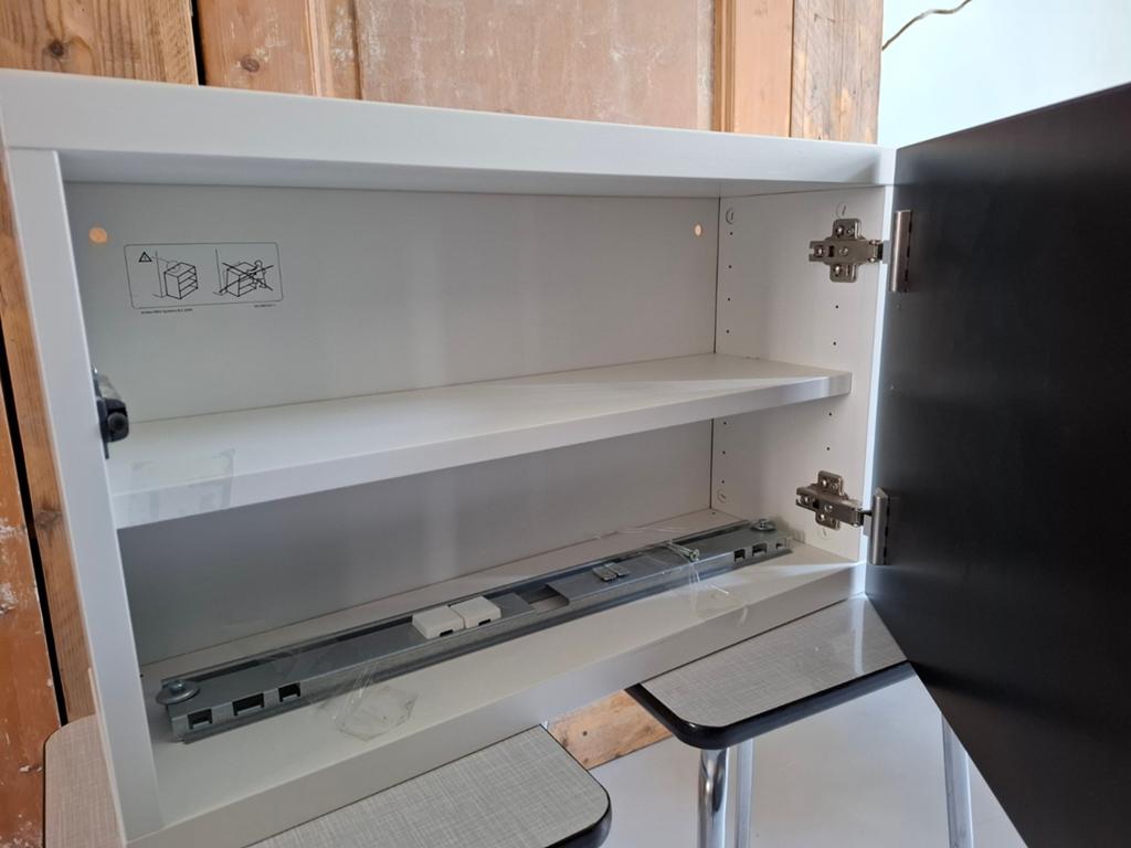 Ikea besta kastje, Ophalen