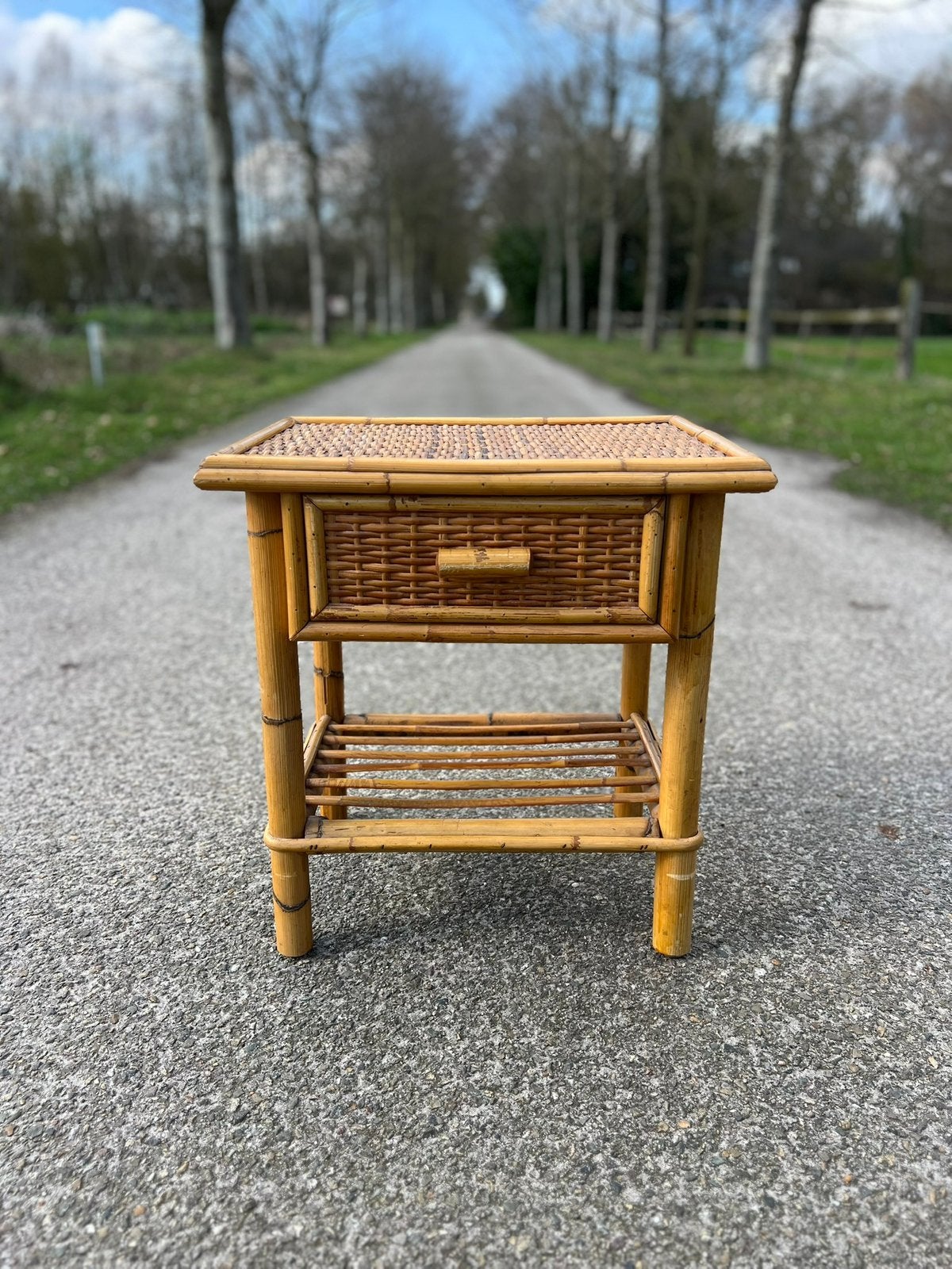 vintage rotan bijzettafeltje of nachtkastje, Gebruikt, Ophalen of Verzenden, 45 tot 65 cm, Minder dan 55 cm