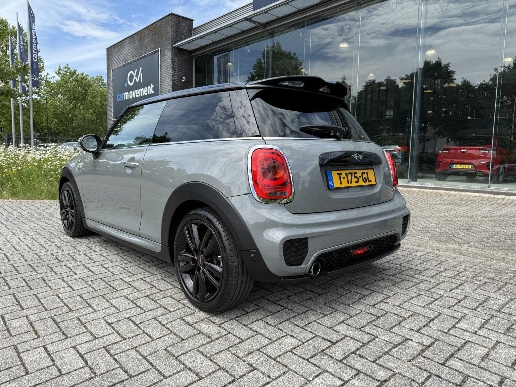 MINI Cooper 1.5 Chili JCW Pakket I Clima I Xenon I H&K I Cru, Voorwielaandrijving, Gebruikt, 4 stoelen, Leder en Stof