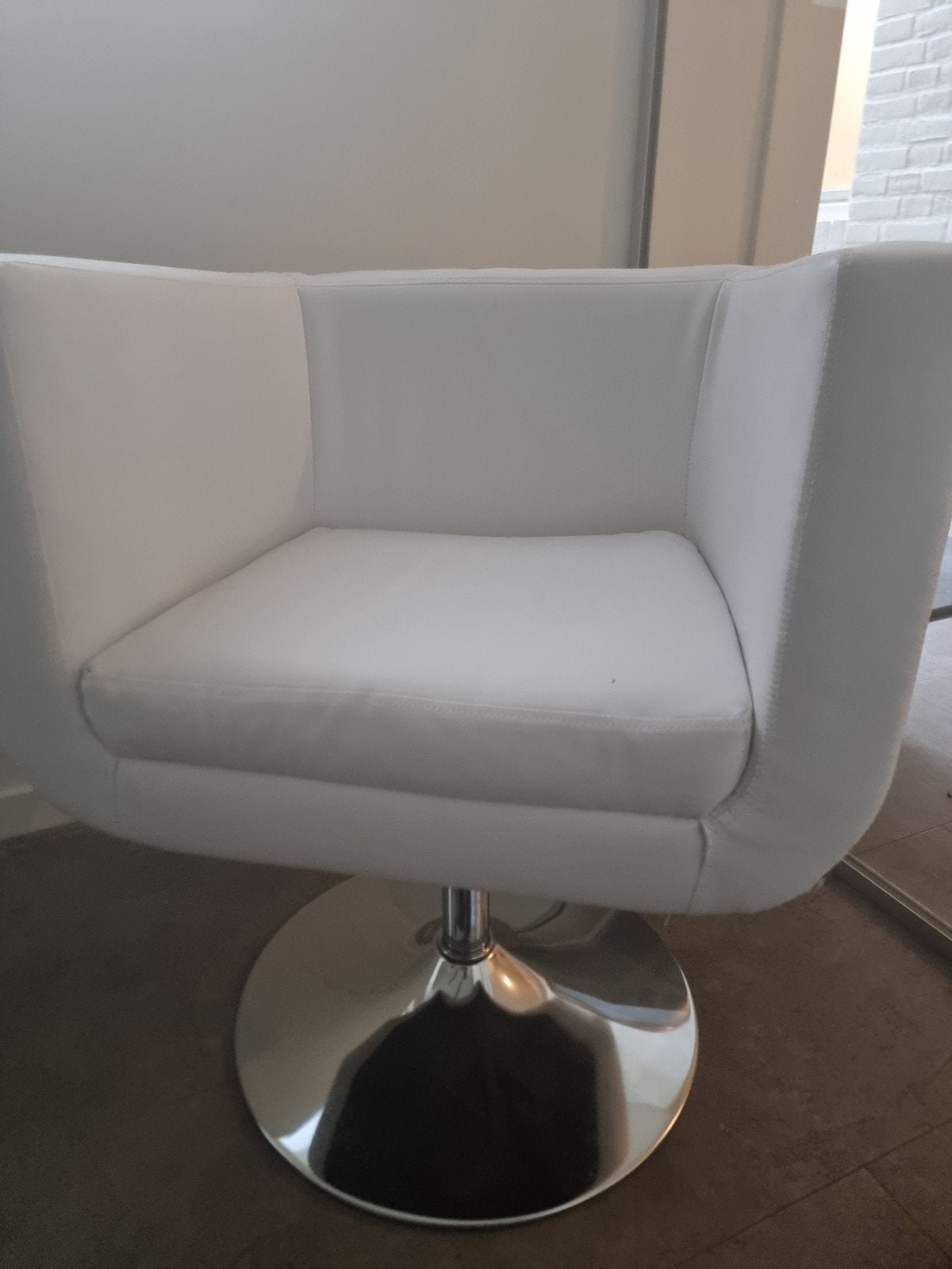 Mooie witte stoel, Ophalen, Zo goed als nieuw, Wit, Eén