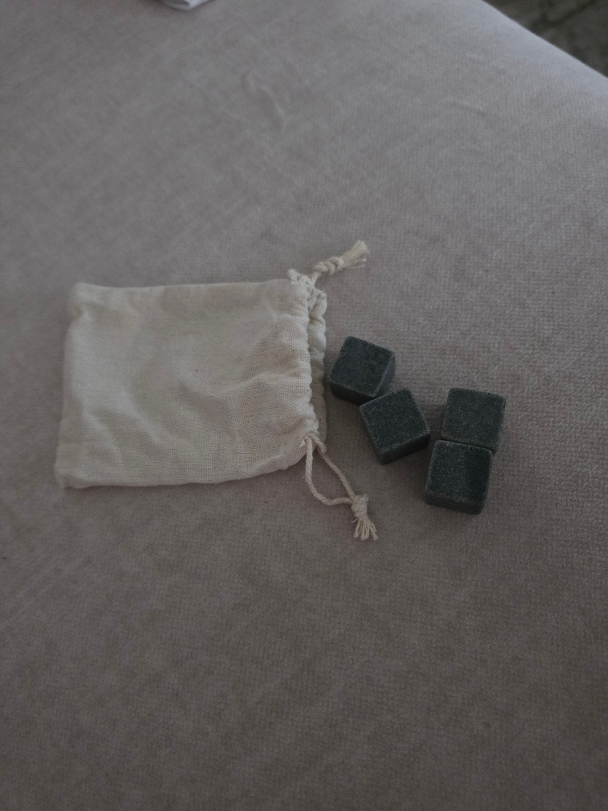 Whiskey Stones - Herbruikbare ijsblokjes van steen, Ophalen of Verzenden, Nieuw, Grijs, Steen/keramiek