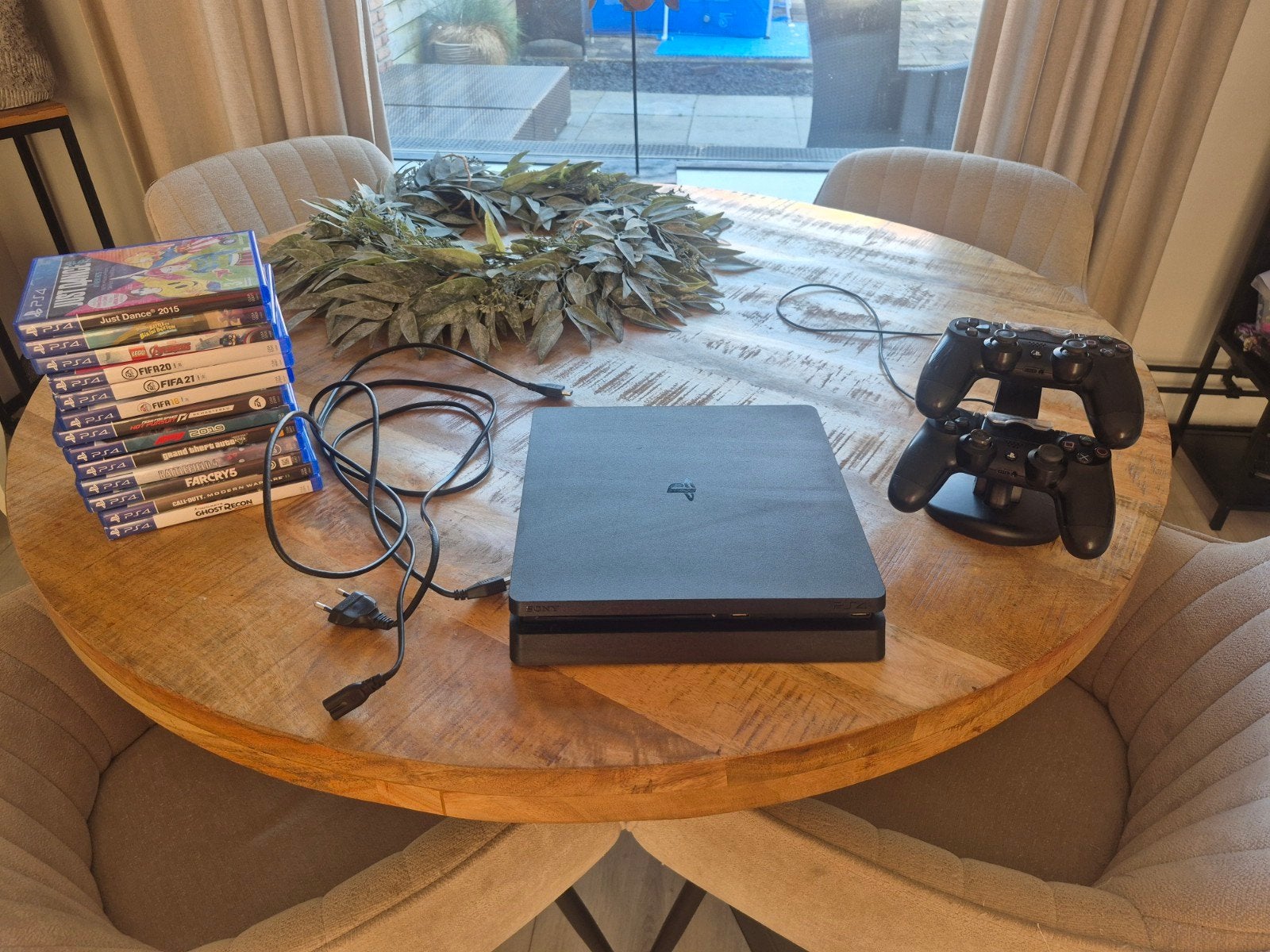 Te koop playstation 4, Ophalen, Gebruikt, Met 2 controllers