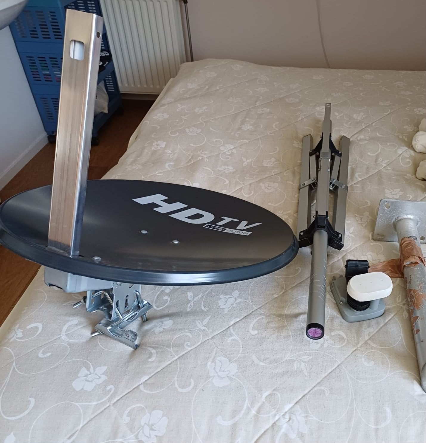 HDTV schotelantenne met statief en accessoires, Ophalen, Gebruikt, (Schotel)antenne, Overige merken