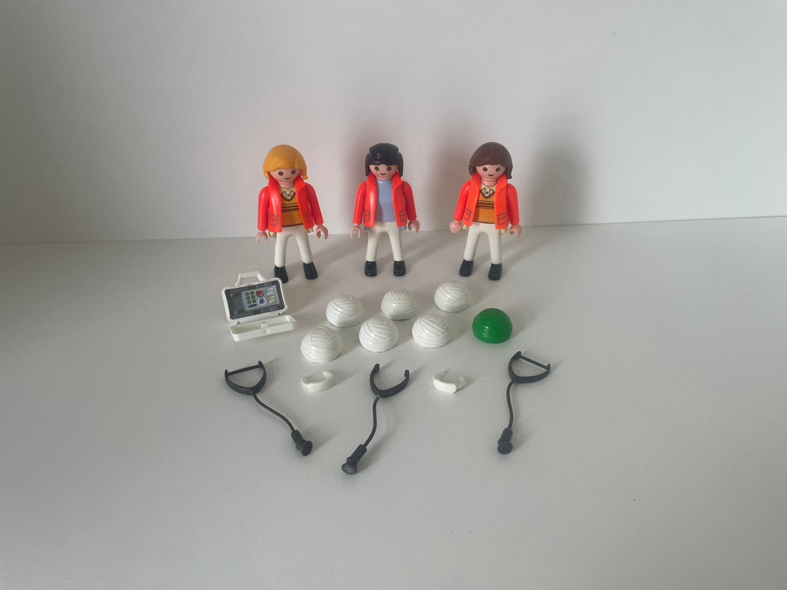 Playmobil leuke set met 3 reddingswerkers en  accessoires, Ophalen of Verzenden, Gebruikt, Complete set, Figuren