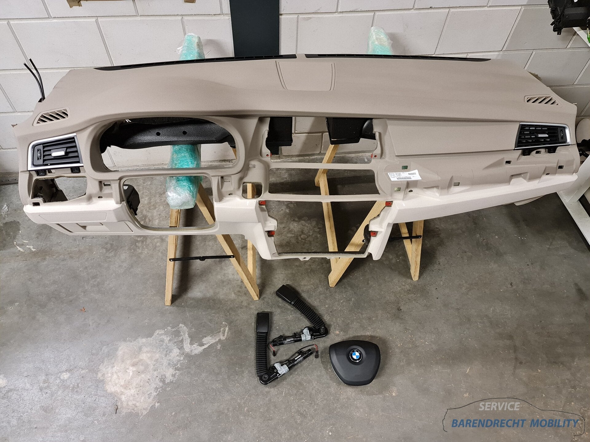 Airbagset BMW F07 5 serie Gran Turismo GT beige dashboard st, Petuelring 130
80788  Munich, DE, Gebruikt, Info@bmw.de, Ophalen of Verzenden
